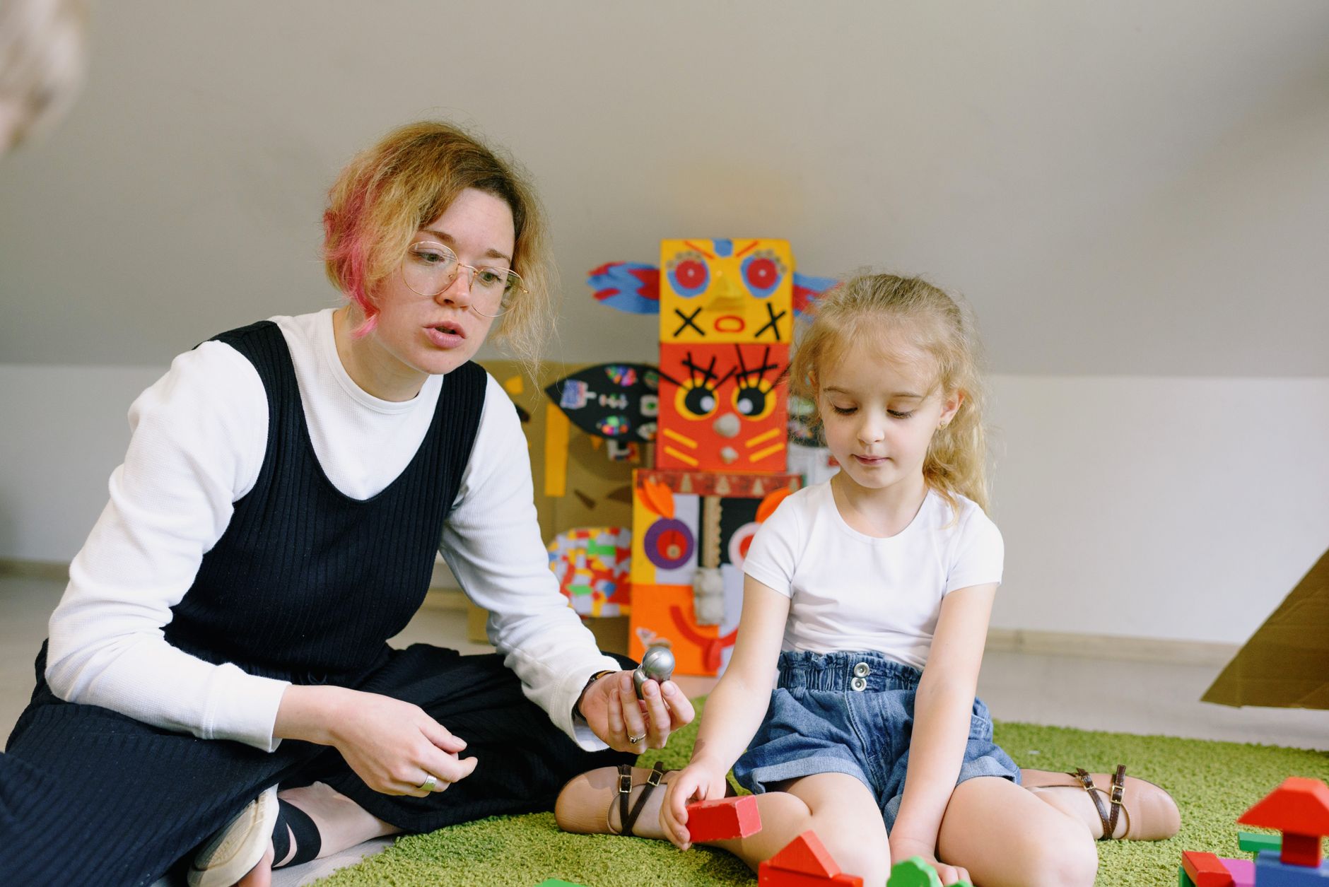 Assistante maternelle équipe à Paris